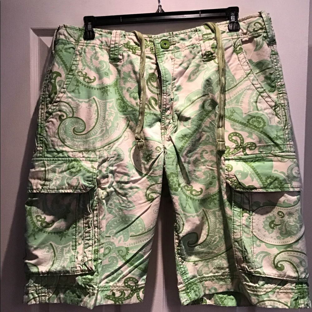 Stylish Green/Tan paisley men’s cargo shorts sz 40
